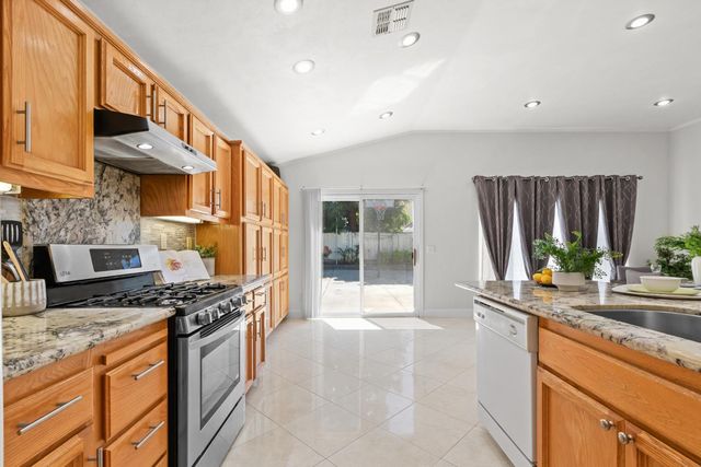 6616 Eskridge Way, Elk Grove, CA 95758
