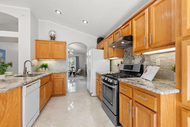 6616 Eskridge Way, Elk Grove, CA 95758