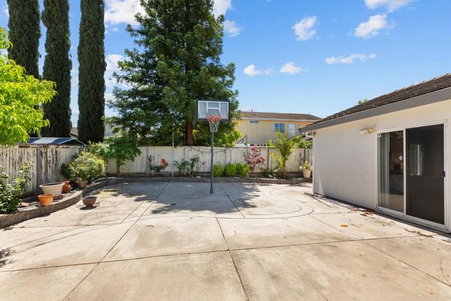 6616 Eskridge Way, Elk Grove, CA 95758