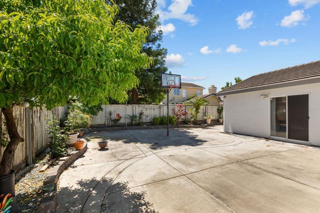 6616 Eskridge Way, Elk Grove, CA 95758