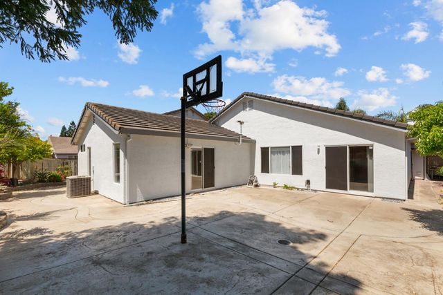 6616 Eskridge Way, Elk Grove, CA 95758