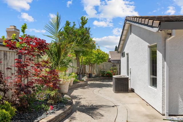 6616 Eskridge Way, Elk Grove, CA 95758