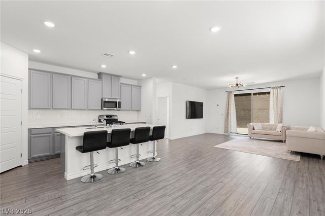 2828 Gaffer Film Street, Las Vegas, NV 89156