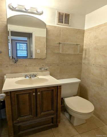61-35 98 Street 5B, Rego Park, NY 11374