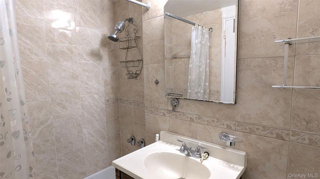 61-35 98 Street 5B, Rego Park, NY 11374