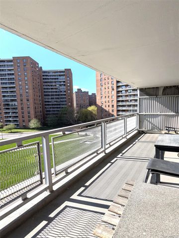 61-35 98 Street 5B, Rego Park, NY 11374