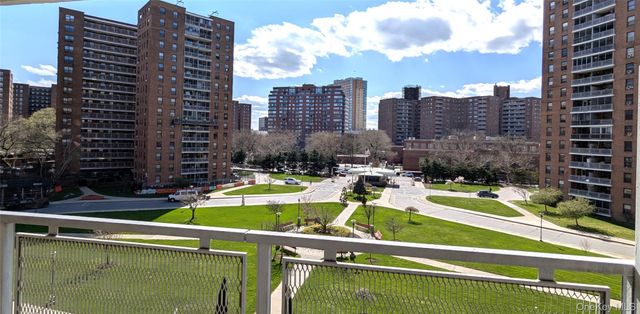 61-35 98 Street 5B, Rego Park, NY 11374
