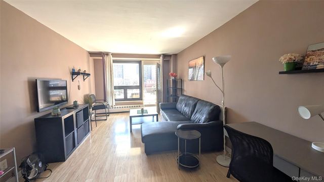 61-35 98 Street 5B, Rego Park, NY 11374
