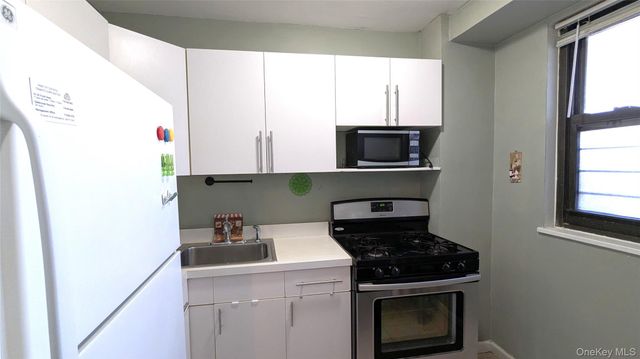 61-35 98 Street 5B, Rego Park, NY 11374