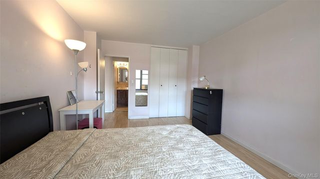61-35 98 Street 5B, Rego Park, NY 11374