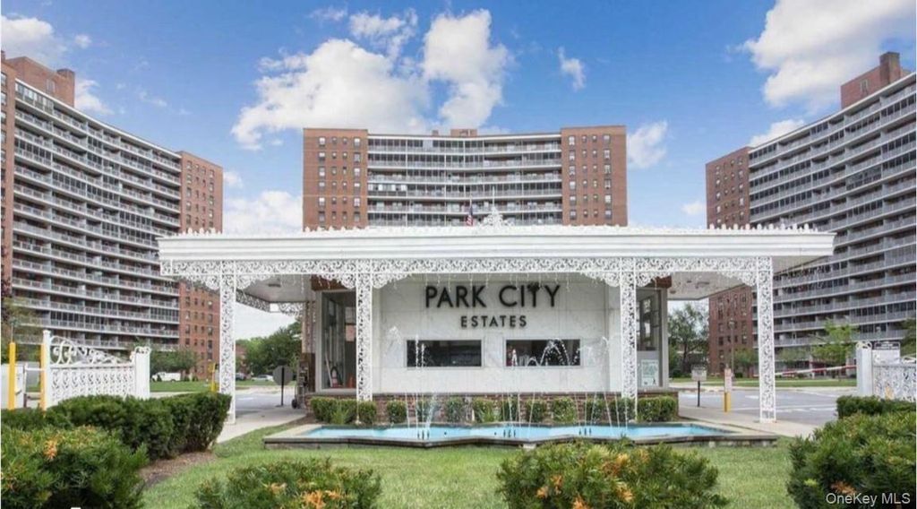 61-35 98 Street 5B, Rego Park, NY 11374