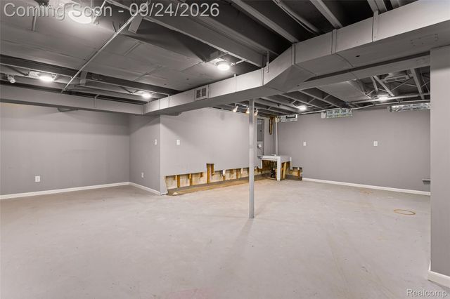 5055 Tyler Drive, Troy, MI 48085