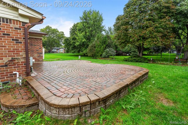 5055 Tyler Drive, Troy, MI 48085