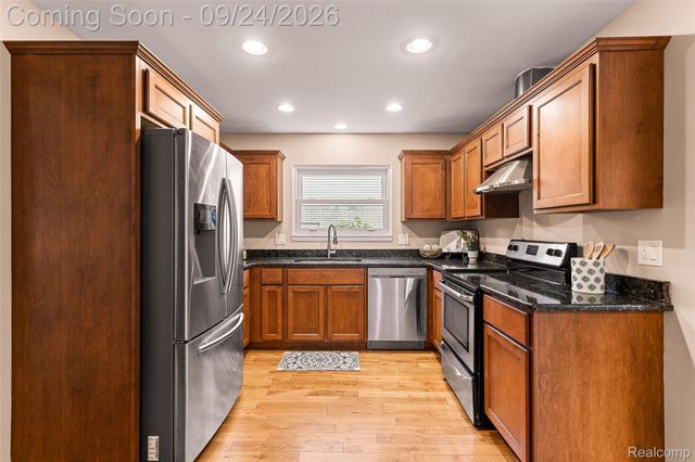 5055 Tyler Drive, Troy, MI 48085