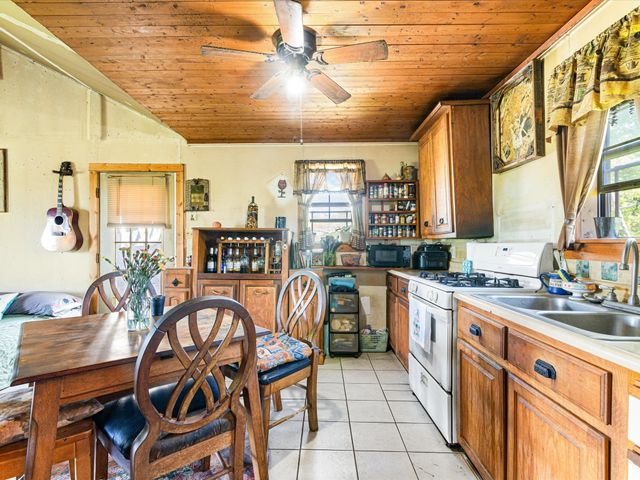 801 Walker Creek Road, Ennis, TX 75119