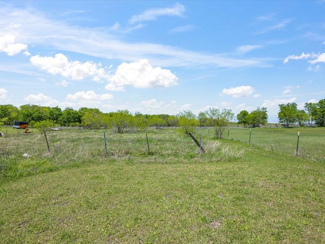801 Walker Creek Road, Ennis, TX 75119