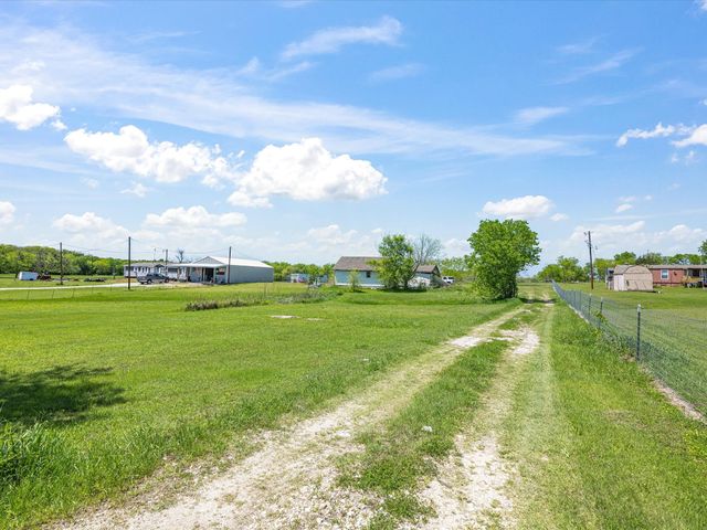 801 Walker Creek Road, Ennis, TX 75119