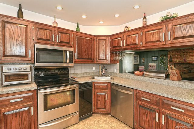 1238 Garden Place, Wantagh, NY 11793