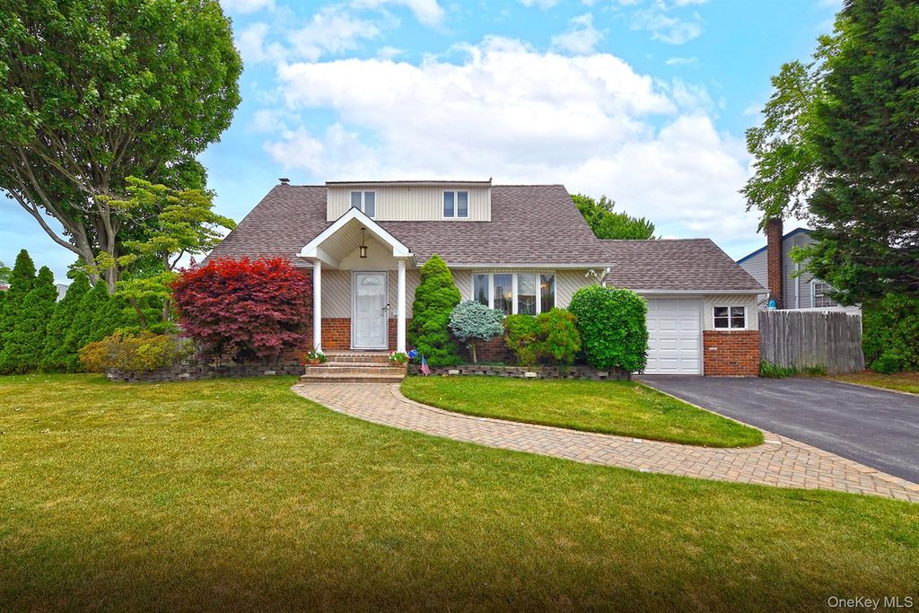 1238 Garden Place, Wantagh, NY 11793