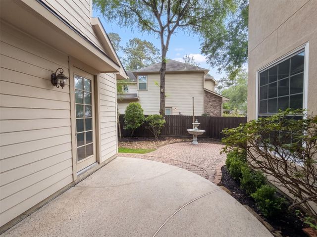 94 S Longsford Circle, The Woodlands, TX 77382