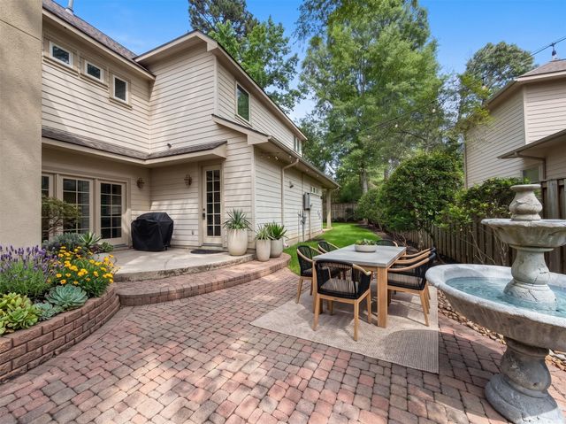 94 S Longsford Circle, The Woodlands, TX 77382