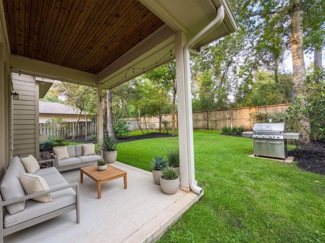 94 S Longsford Circle, The Woodlands, TX 77382