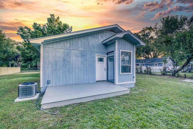 2406 W Jordan St, Pensacola, FL 32505