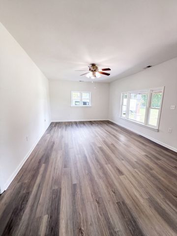 2545 W Mount Vernon Rd, Bethpage, TN 37022