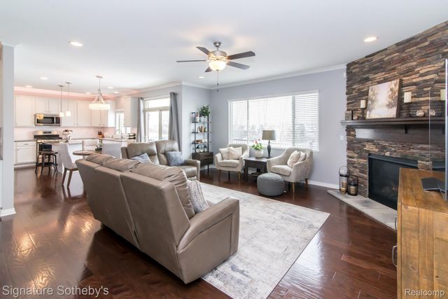 464 Overlook Drive, Oxford Charter Township, MI 48371