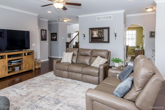 464 Overlook Drive, Oxford Charter Township, MI 48371