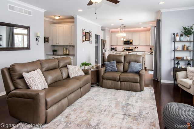 464 Overlook Drive, Oxford Charter Township, MI 48371