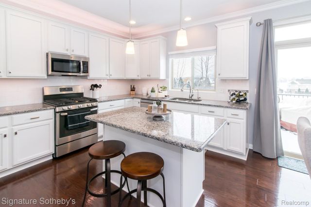 464 Overlook Drive, Oxford Charter Township, MI 48371