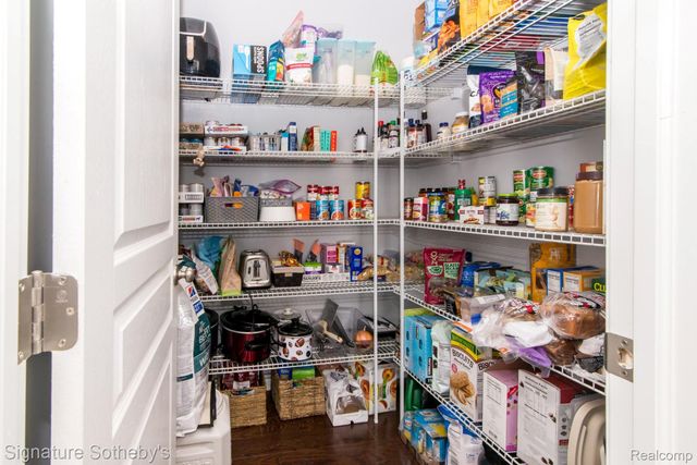 464 Overlook Drive, Oxford Charter Township, MI 48371