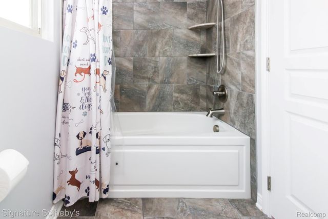 464 Overlook Drive, Oxford Charter Township, MI 48371