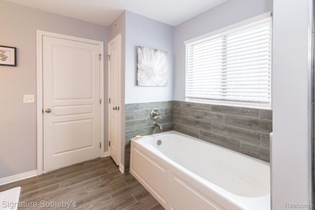 464 Overlook Drive, Oxford Charter Township, MI 48371