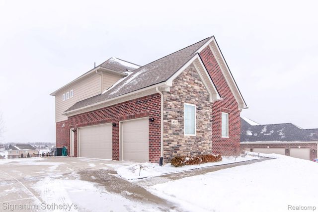 464 Overlook Drive, Oxford Charter Township, MI 48371