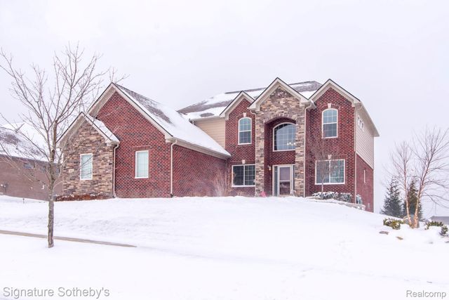 464 Overlook Drive, Oxford Charter Township, MI 48371