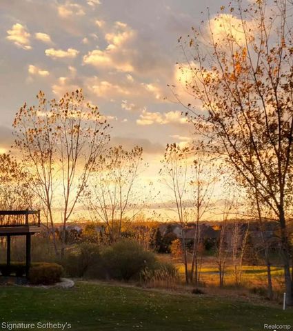464 Overlook Drive, Oxford Charter Township, MI 48371