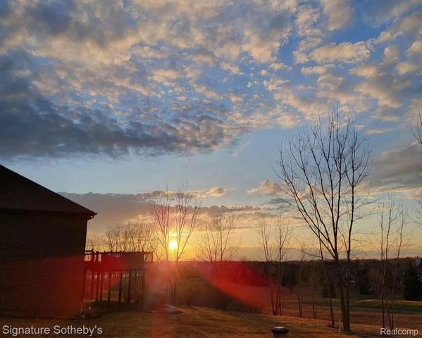 464 Overlook Drive, Oxford Charter Township, MI 48371