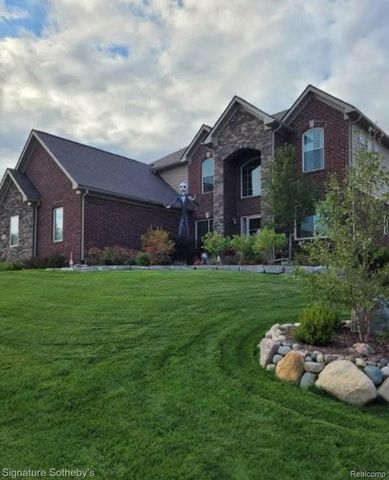 464 Overlook Drive, Oxford Charter Township, MI 48371