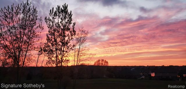 464 Overlook Drive, Oxford Charter Township, MI 48371