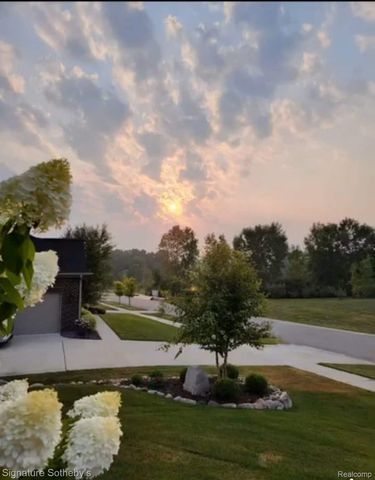 464 Overlook Drive, Oxford Charter Township, MI 48371