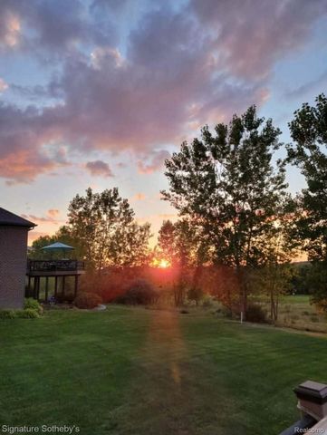 464 Overlook Drive, Oxford Charter Township, MI 48371