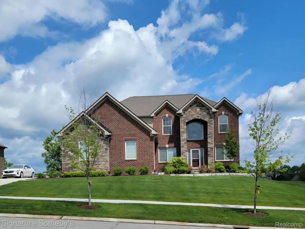464 Overlook Drive, Oxford Charter Township, MI 48371