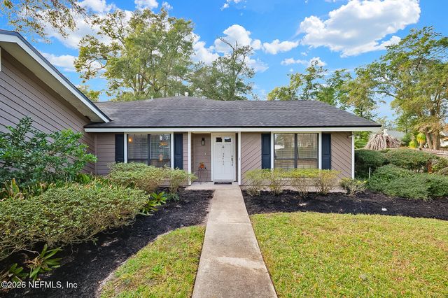 1834 BUCCANEER Circle E, Jacksonville, FL 32225