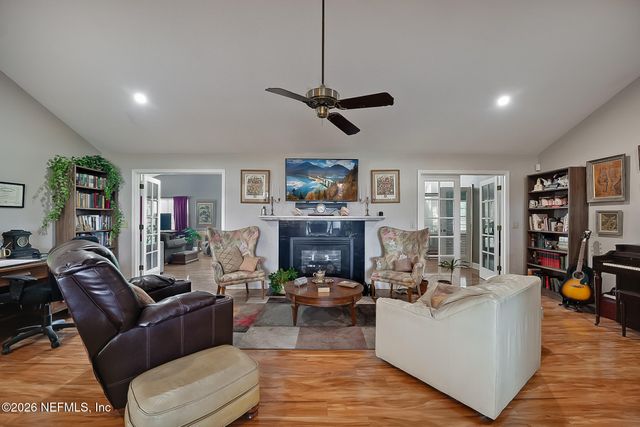 1834 BUCCANEER Circle E, Jacksonville, FL 32225