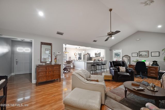 1834 BUCCANEER Circle E, Jacksonville, FL 32225