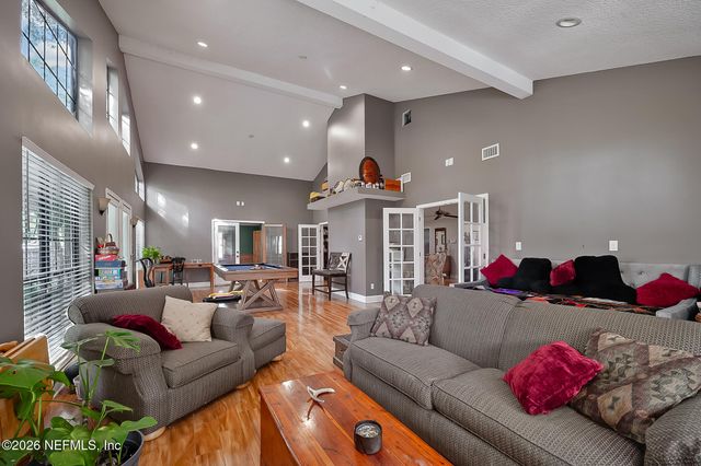 1834 BUCCANEER Circle E, Jacksonville, FL 32225