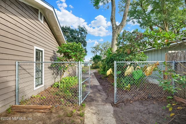 1834 BUCCANEER Circle E, Jacksonville, FL 32225