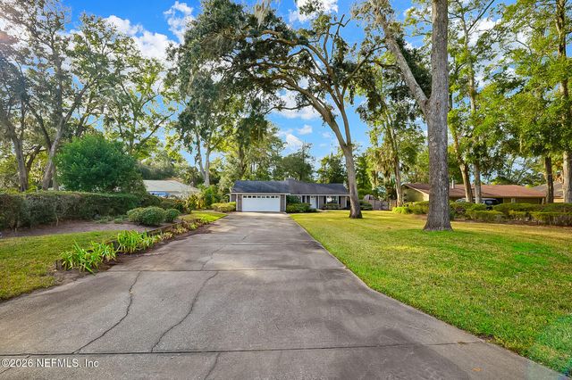 1834 BUCCANEER Circle E, Jacksonville, FL 32225